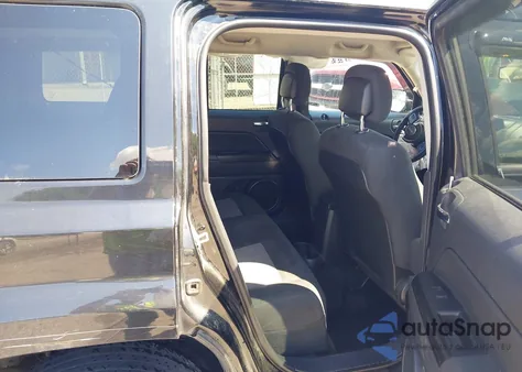 2016 Jeep Patriot Latitude z USA, uszkodzony, nr VIN 1C4NJRFB5GD647142